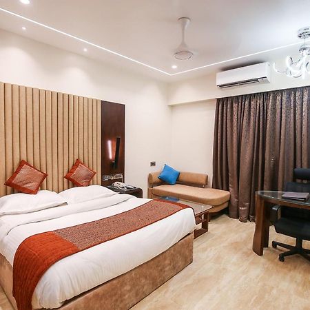 Hotel Royal Palace Jalgaon Ngoại thất bức ảnh