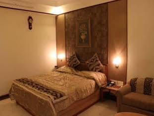 Hotel Royal Palace Jalgaon Ngoại thất bức ảnh