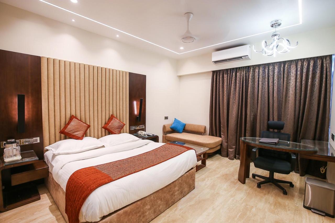 Hotel Royal Palace Jalgaon Ngoại thất bức ảnh