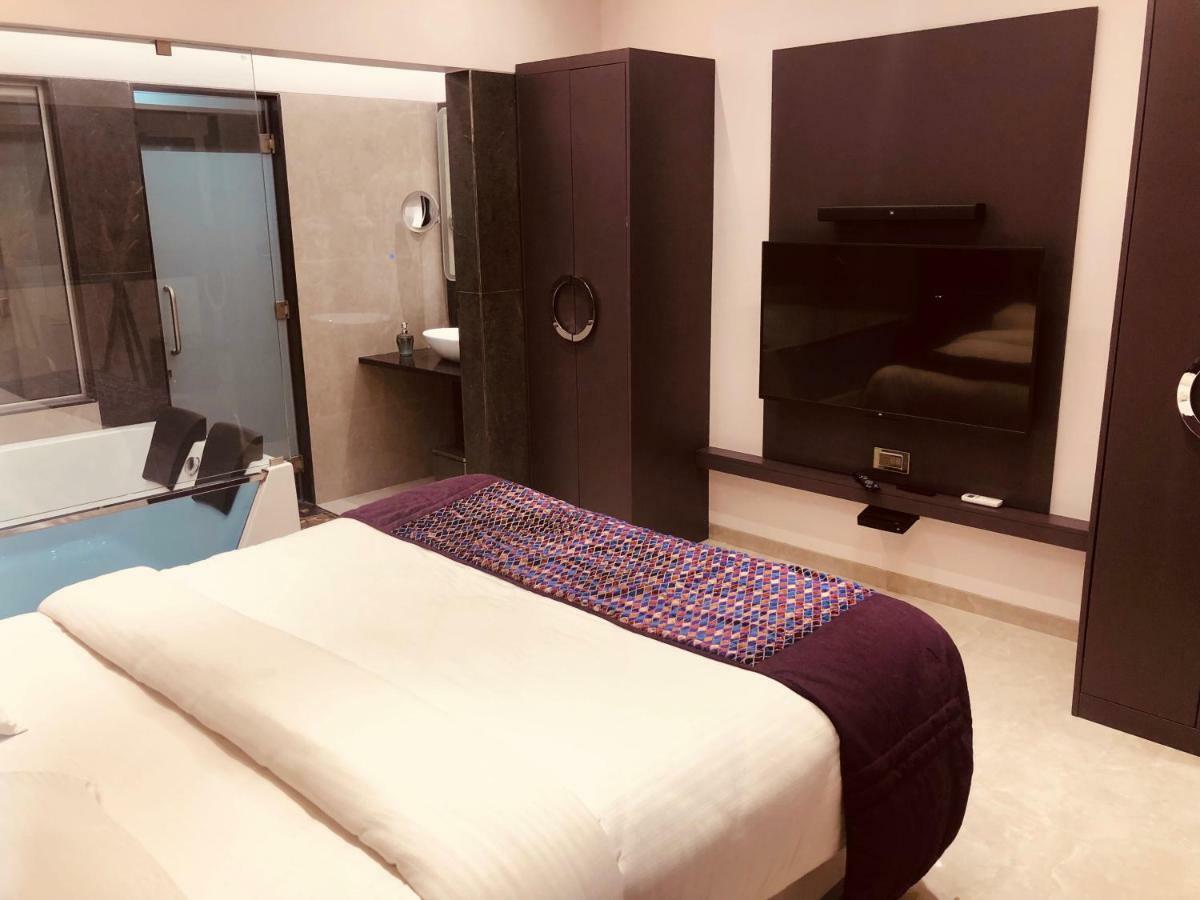 Hotel Royal Palace Jalgaon Ngoại thất bức ảnh