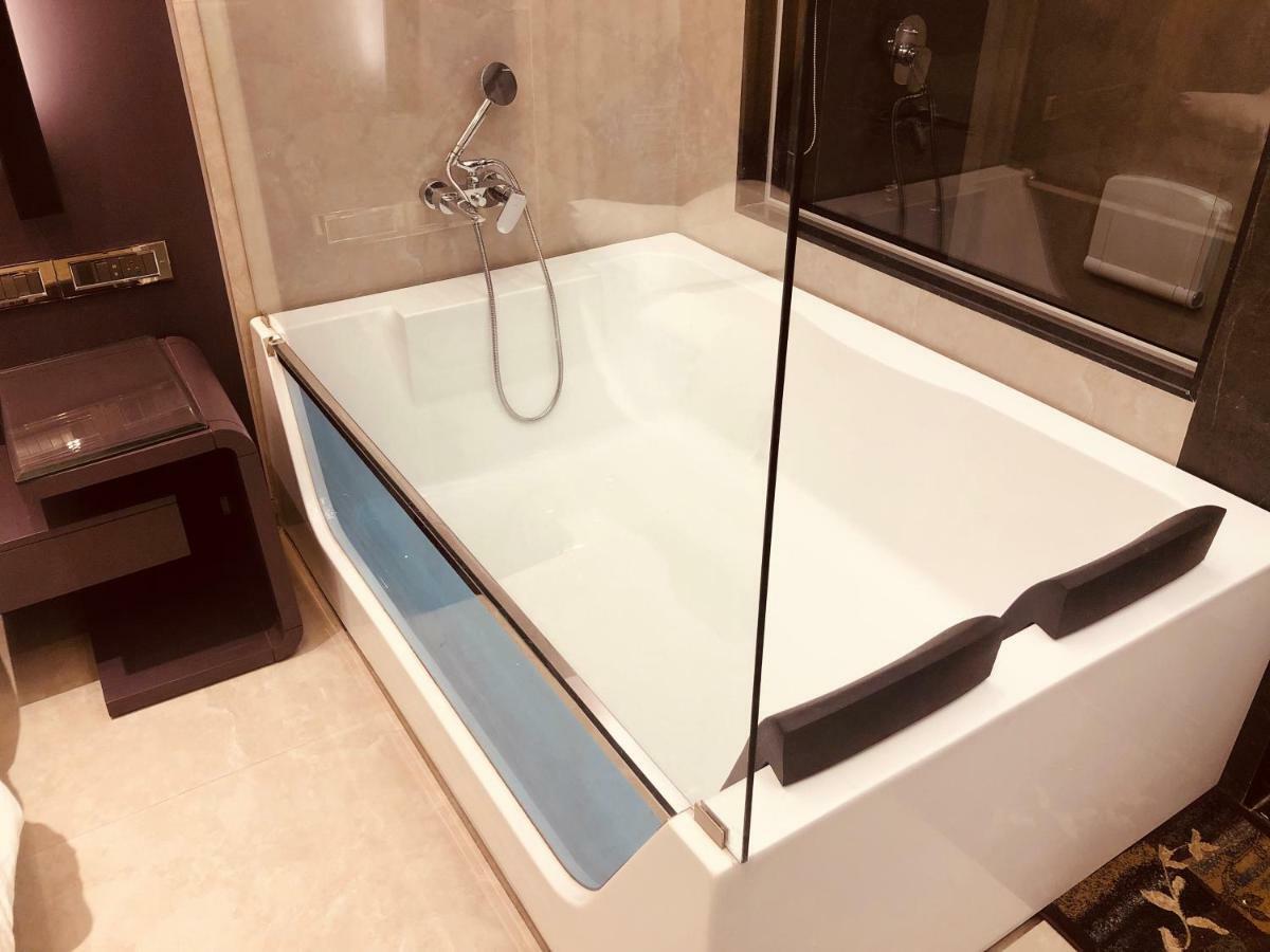 Hotel Royal Palace Jalgaon Ngoại thất bức ảnh